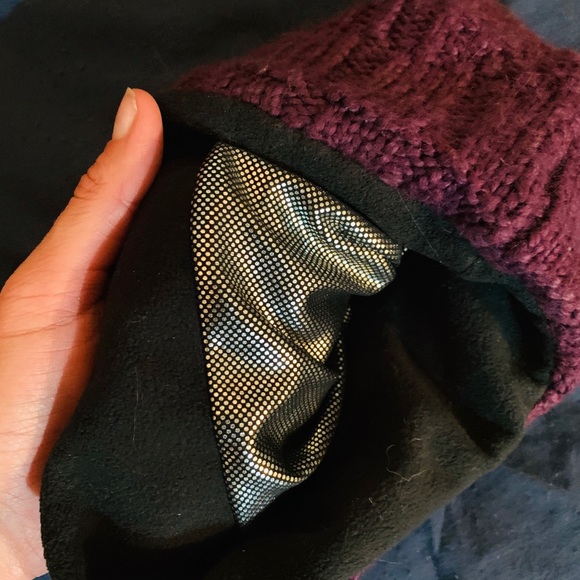 !SOLD! | Columbia Beanie Hat - Picture 2 of 3